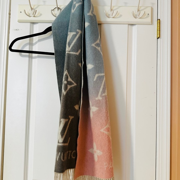 Cashmere scarf.
